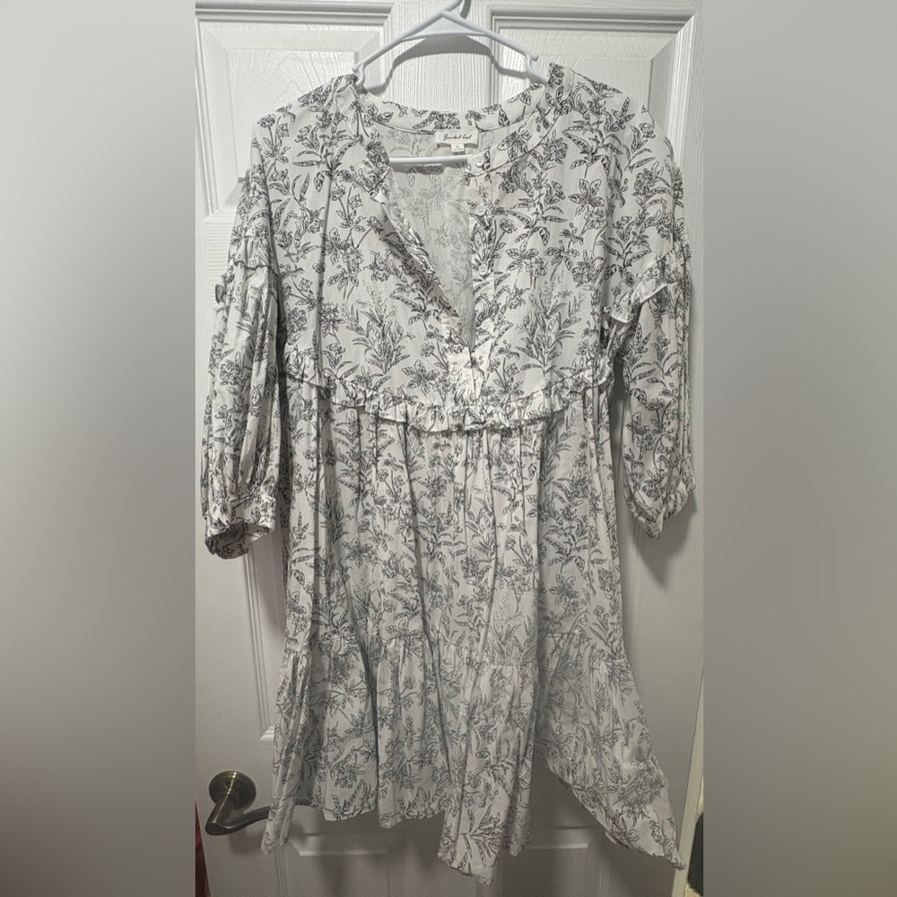 BUCKETLIST Black and White Floral Long Sleeve Dress